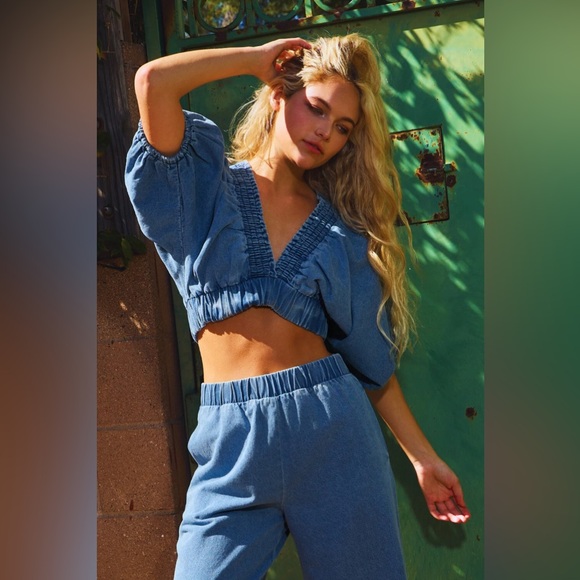 Samantha Crop Top - Picture 1 of 3